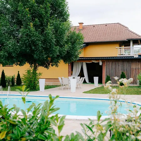 Villa Voyage *
